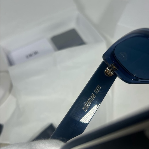 DIOR
Wildior S2U Rectangular Sunglasses - Picture 7 of 13